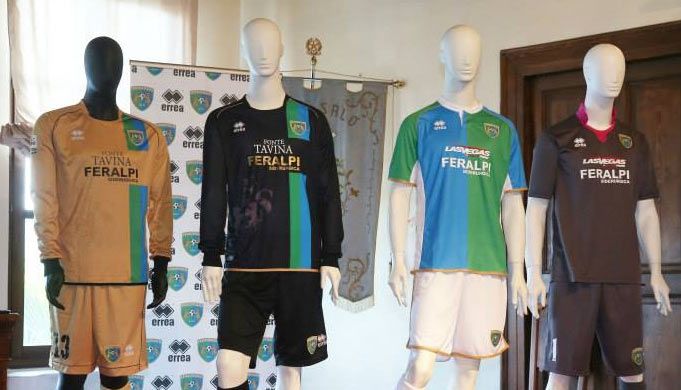 Presentazione nuove maglie FeralpiSalò 2015-2016