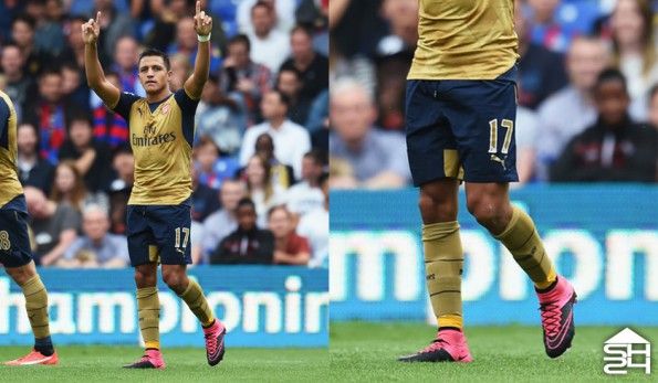 Alexis Sanchez (Arsenal) - Nike Mercurial Vapor IV Tech Craft