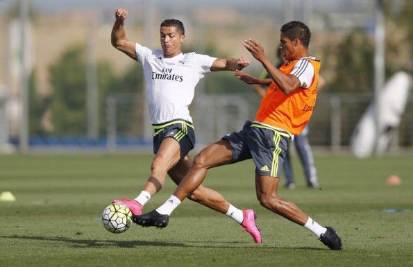 Varane in allenamento con Cristiano Ronaldo
