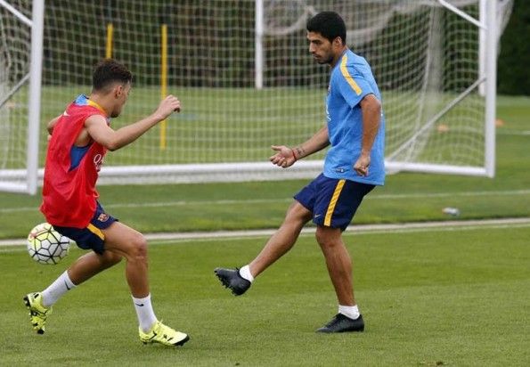 Suarez in allenamento con un prototipo delle scarpe X adidas