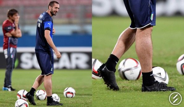 Chiellini testa un prototipo delle scarpe evoPower