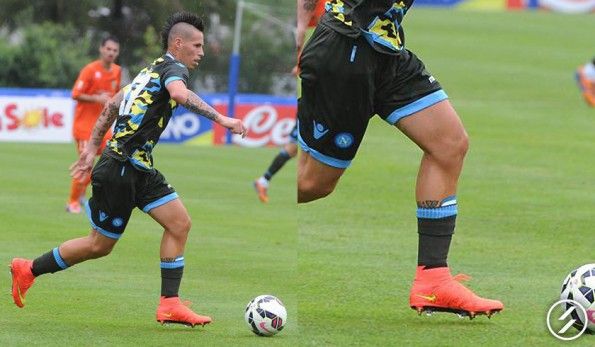 Hamsik indossa le scarpe Nike Superfly