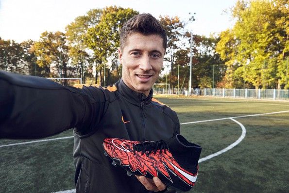 Lewandowski con le Hypervenom personalizzate