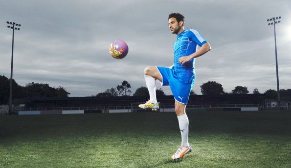 Fabregas indossa scarpe evoPower Pop Art