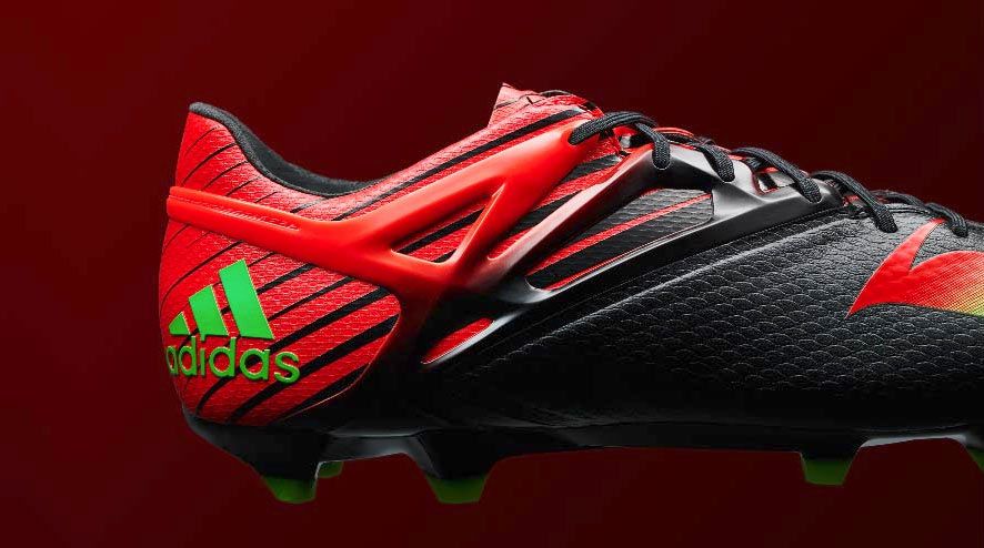 Look dark Messi15 scarpe