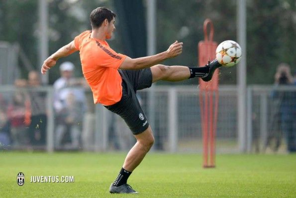 Morata in allenamento testa le nuove F50