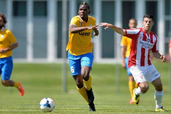 Pogba con le scarpe Nike Magista