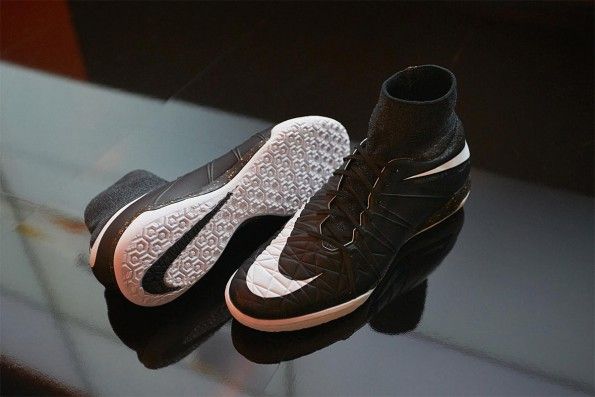 Scarpe HypervenomX nere calcetto