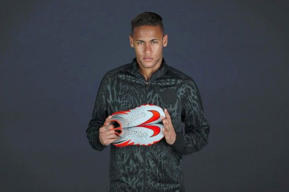 Neymar con le Hypervenom Phantom II