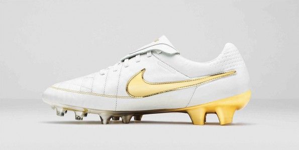 Scarpe Ronaldinho Tiempo Touch Gold edizione limitata