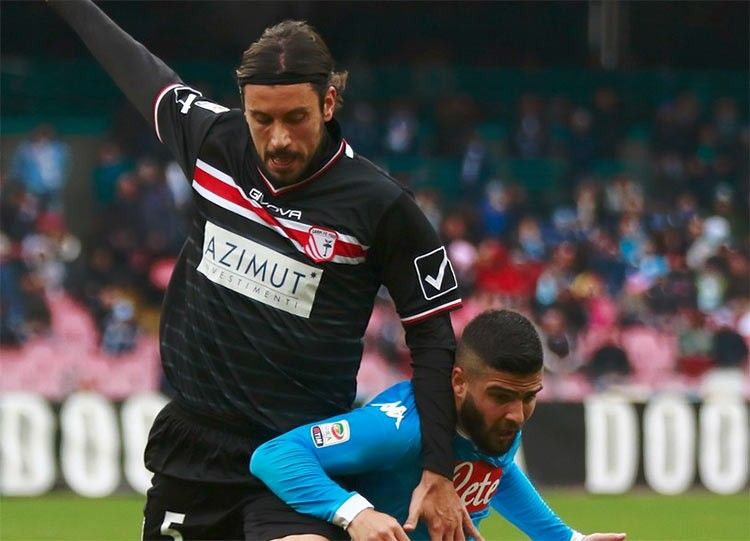 Zaccardo con la terza maglia nera del Carpi