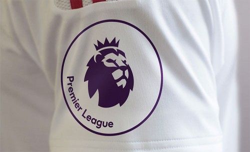 Il nuovo logo della Premier sulle maniche