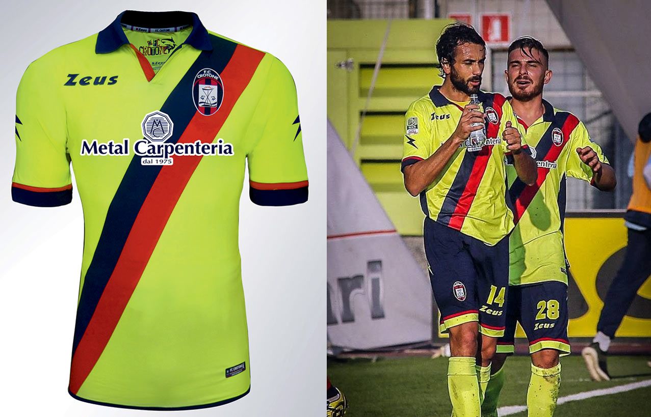 https://www.passionemaglie.it/wp-content/uploads/2016/03/crotone-third.jpg