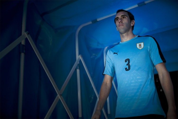 Godin con la maglia dell'Uruguay 2016-2017