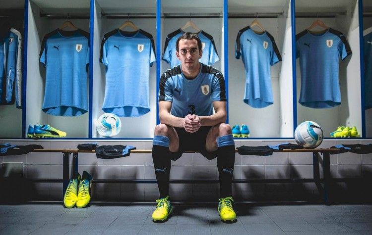 Godin con la maglia dell'Uruguay 2016-2017