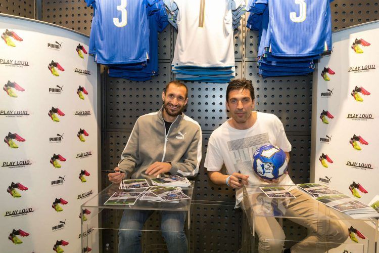 Buffon e Chiellini firmano autografi al Puma Store