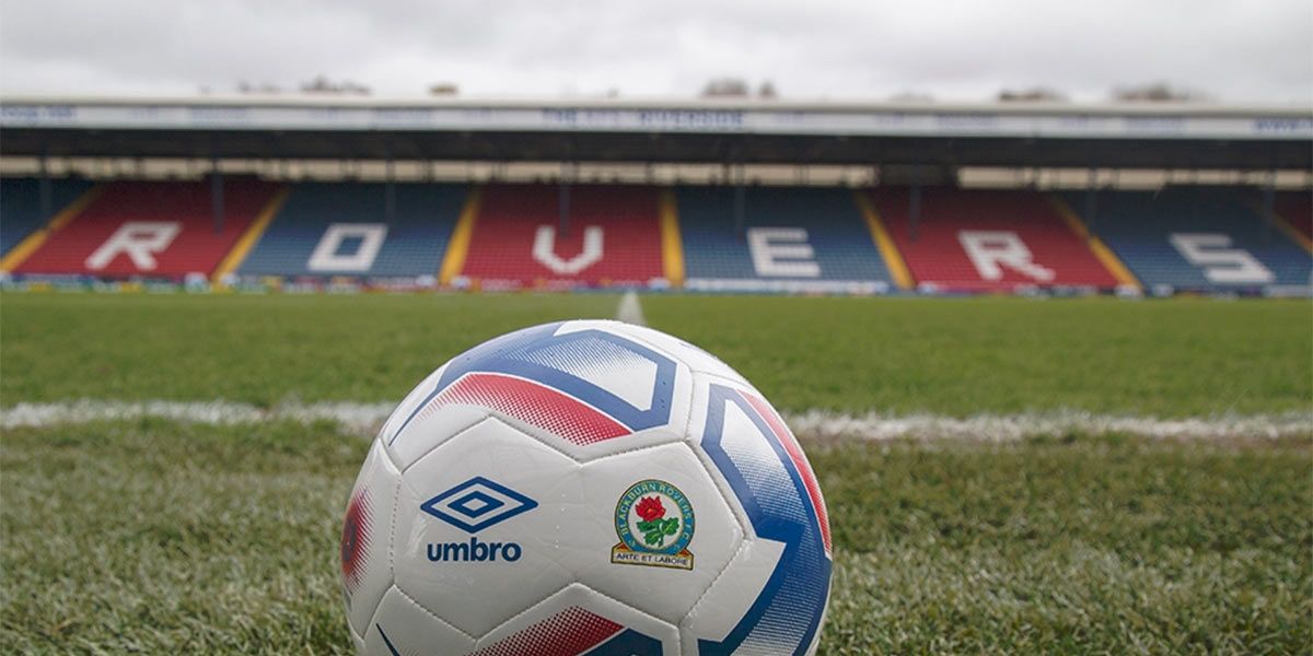Umbro sponsor tecnico Blackburn Rovers
