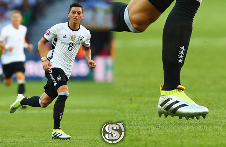 Mesut Ozil (Germania) - adidas ACE 16+ PureControl