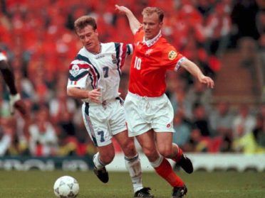 Deschamps e Bergkamp in Francia-Olanda