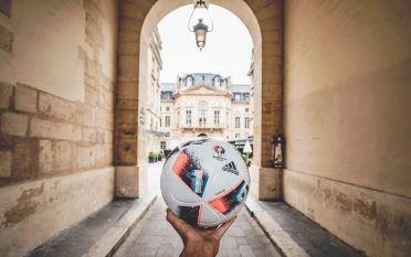 Il pallone adidas Fracas