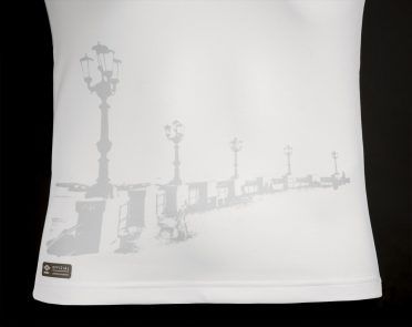 Il lungomare sulla maglia del Bari home 2016-17