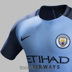 Dettaglio prima maglia Manchester City 2016-17