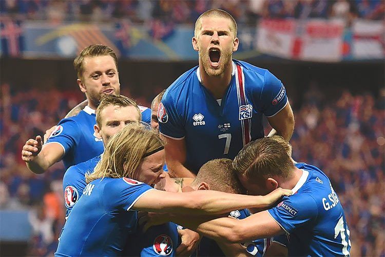 Esultanza calciatori Islanda contro l'Inghilterra