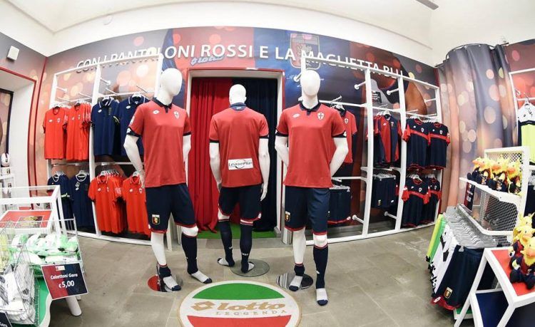 La terza maglia del Genoa 2016-17 presso lo store