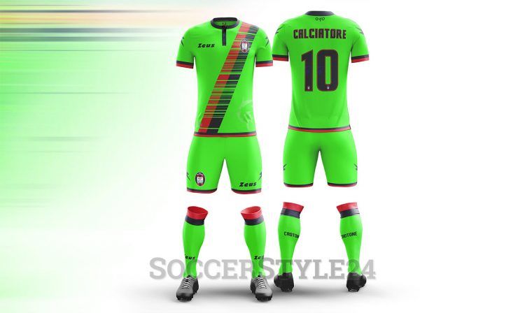 Terza divisa Crotone Calcio 2016-17 verde fluo