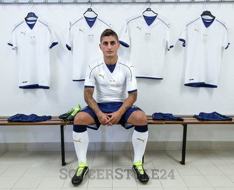 Verratti con la maglia bianca dell'Italia 2016-2017