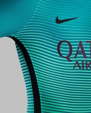 Barcellona, dettaglio riga nera sui fianchi