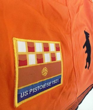 Dettaglio pantaloncini Pistoiese arancioni