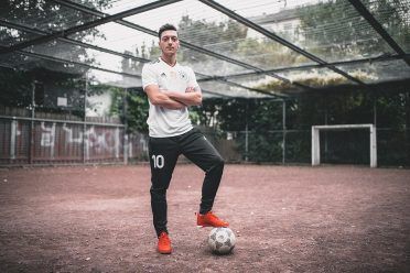 Ozil con la maglia della nazionale tedesca 2017