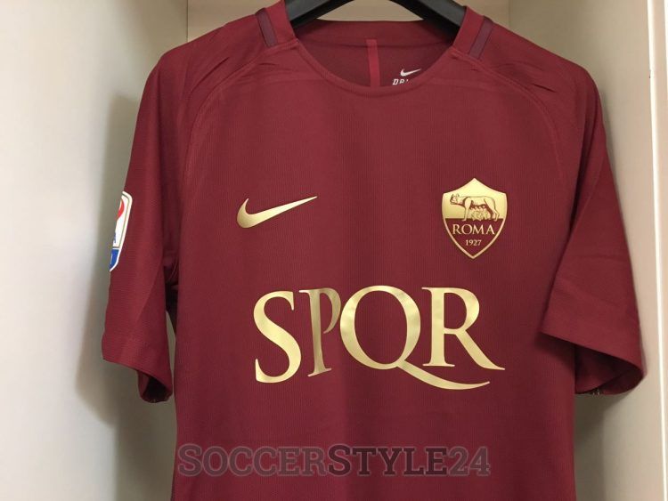 Maglia Roma Derby della Capitale 201617 con Francesco Totti