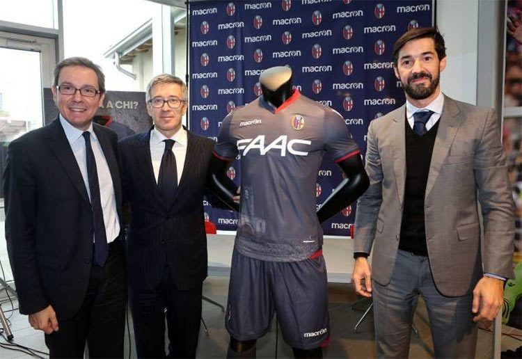 Terza divisa Bologna 2016-17 al Macron Store