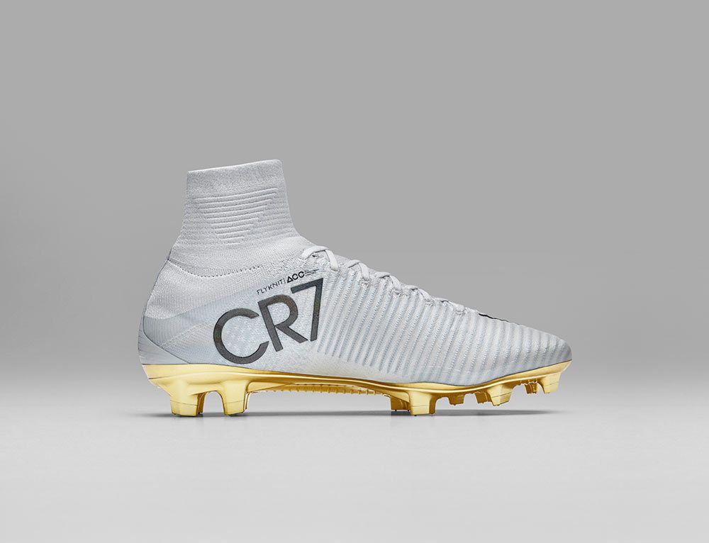 scarpe di ronaldo oro