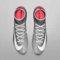 Nike Revolution, le scarpe da calcio e calcetto ispirate alle Air Max Nike Revolution, le scarpe da calcio e calcetto ispirate alle Air Max