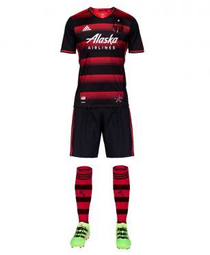 Seconda divisa Portland Timbers 2017 rossonera
