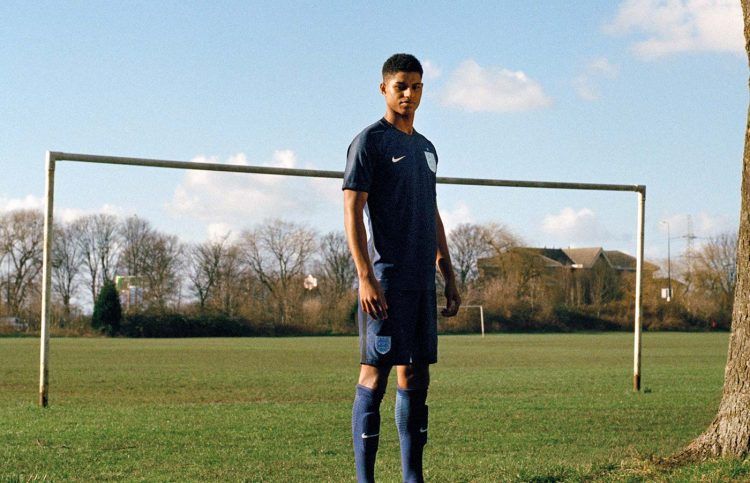Rashford con la maglia away dell'Inghilterra 2017
