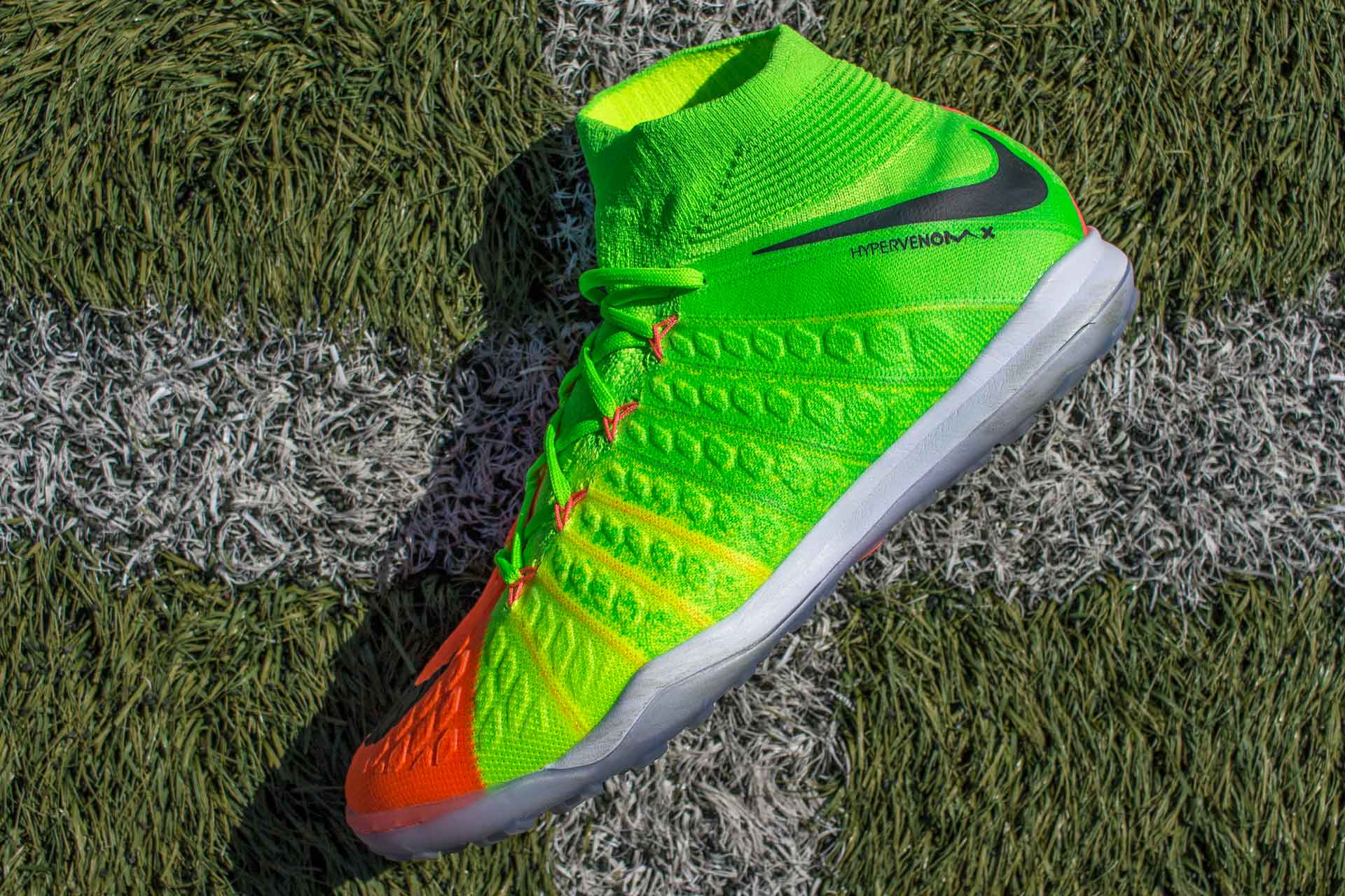 Scarpa da calcetto col calzino La nuova HyperVenomX Proximo