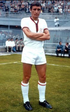 Gigi Riva nel 1969-1970 con la maglia del Cagliari