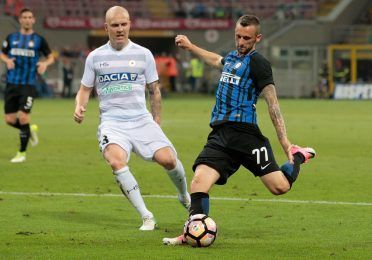 Brozovic con la nuova maglia dell'Inter 2017-2018