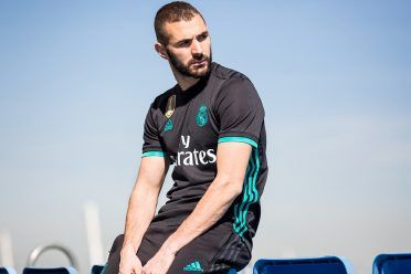 Benzema kit Real Madrid trasferta 2017-18