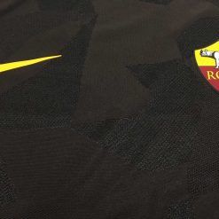 Dettaglio trama terza maglia Roma