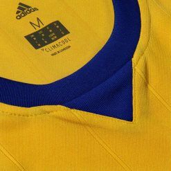 Colletto blu, maglia Juventus trasferta