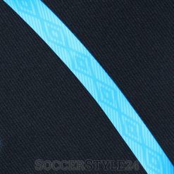 Striscia Umbro celeste, divisa West Ham