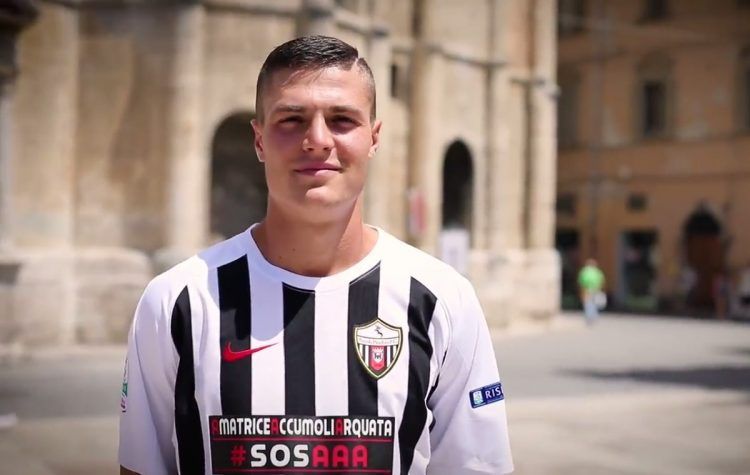 Favilli con la prima maglia dell'Ascoli 2017-2018