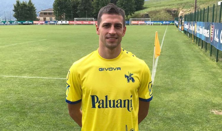 Pucciarelli indossa la maglia del Chievo 2017-2018