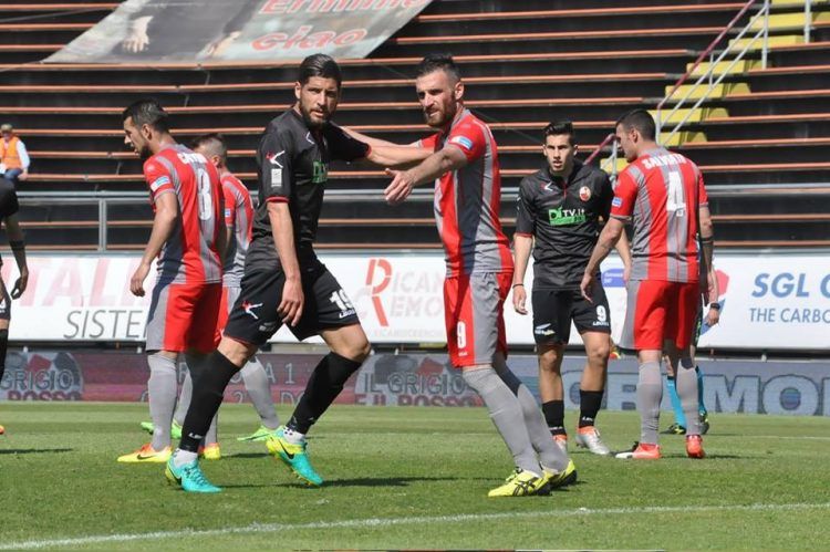 Lucchese, terza divisa nera Legea