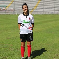 Fabiana Chericoni indossa la divisa da trasferta della Lucchese 2017-18